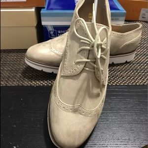 White Mountain Shoes - Gold oxfords Sz 10 White Mountain Shoes - Gold oxfords Sz 10
